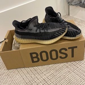 YEEZY BOOST 350 V2 Carbon